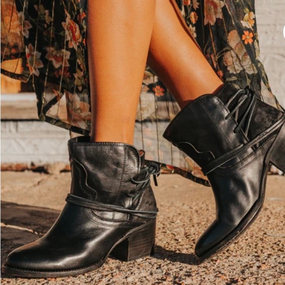 Freebird Casey- women’s booties size 8 black